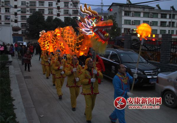 ʯȪ������ʨ�ִ�