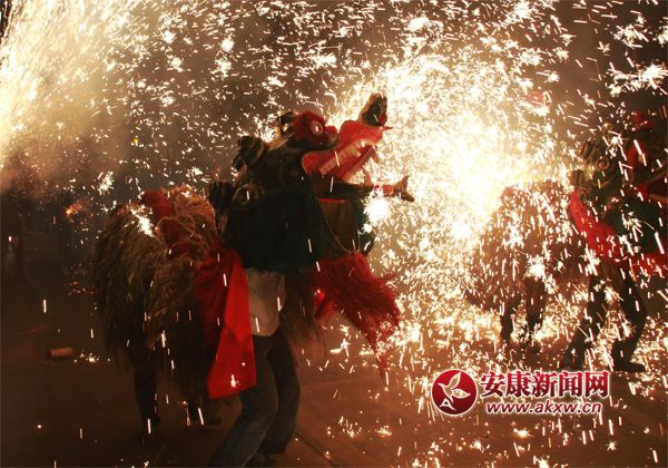 ʯȪ������ʨ�ִ�