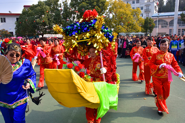 �׺��������ջӭ�´�