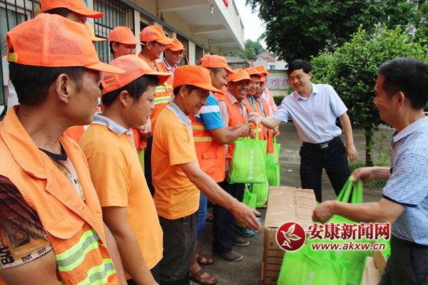 ����������������ο��һ��ְ��1000����