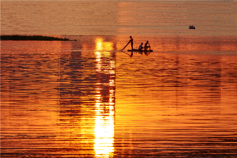 ���۳���