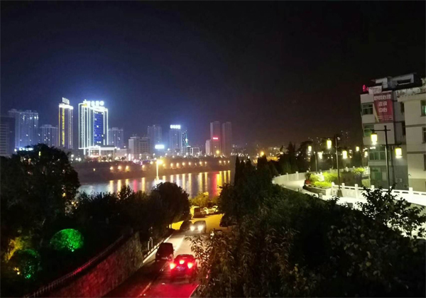 �����İ���������ҹ  ��ˬ�Ľ��ݹ��ʵľ�